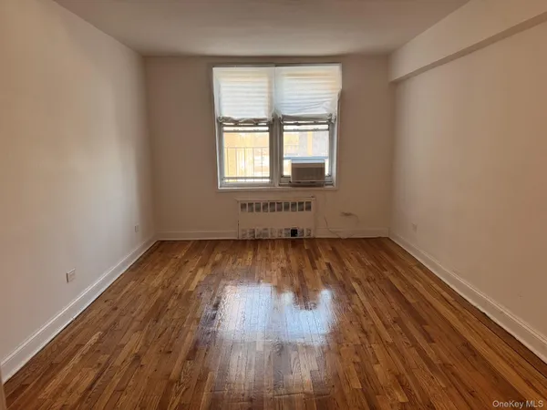 $1,900 | 62-59 108th Street, Unit 3S | Forest Hills