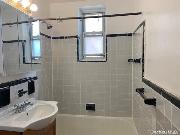 $1,900 | 62-59 108th Street, Unit 3S | Forest Hills