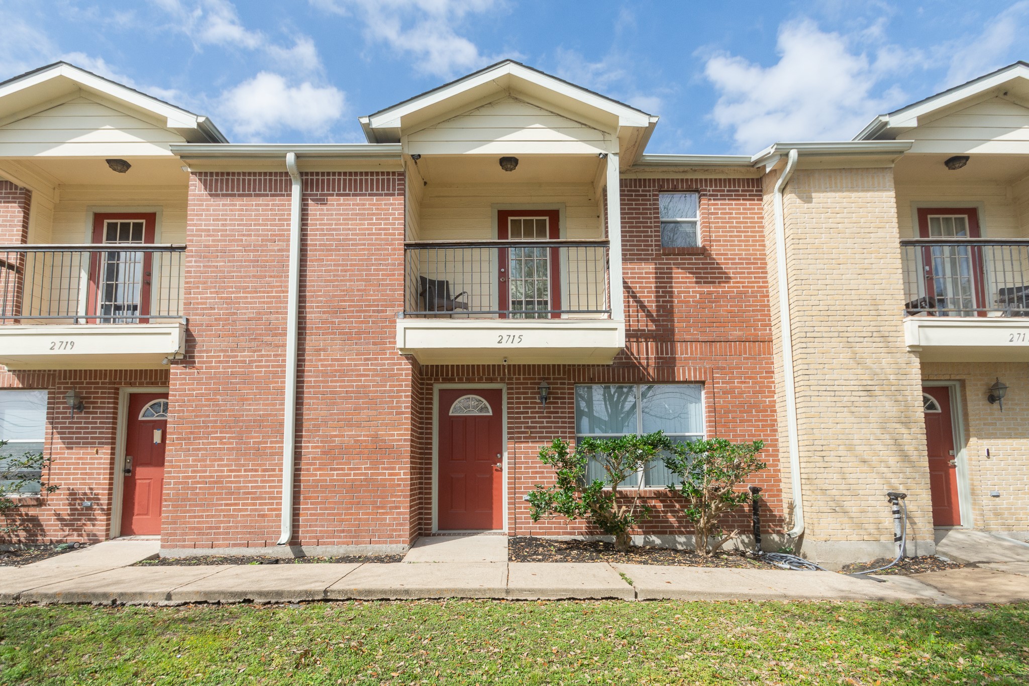 2715 Vienna Place Pasadena, TX 77502 - Photo 2 of 19 Shaver Landing Townhomes