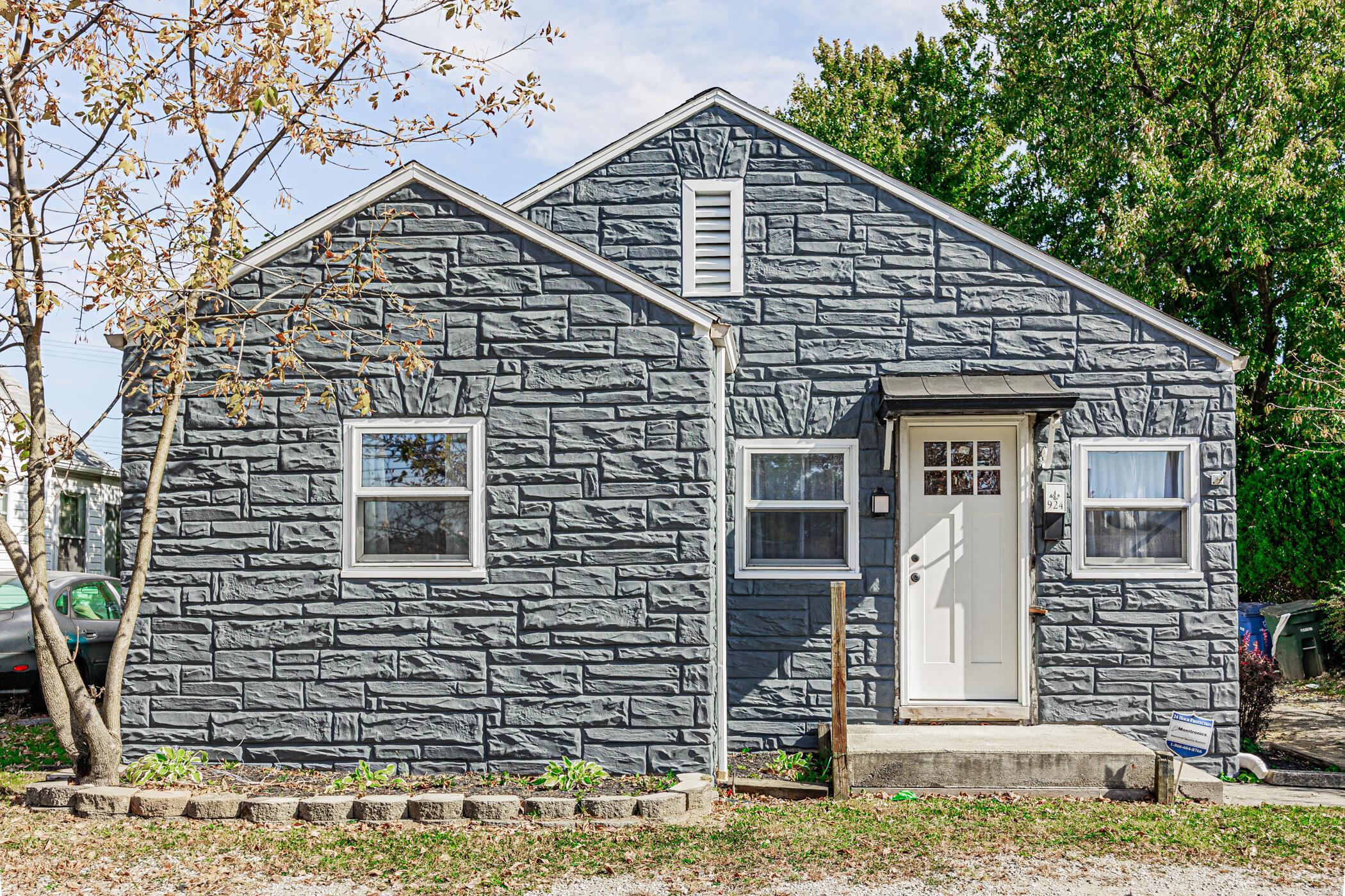 924 South James Road Columbus, OH 43227 - Photo 2 of 36 924 s james rd 005