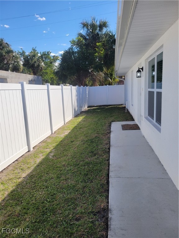 2156-2154 Edison Avenue Fort Myers, FL 33901 - Photo 29 of 38 a view of a backyard