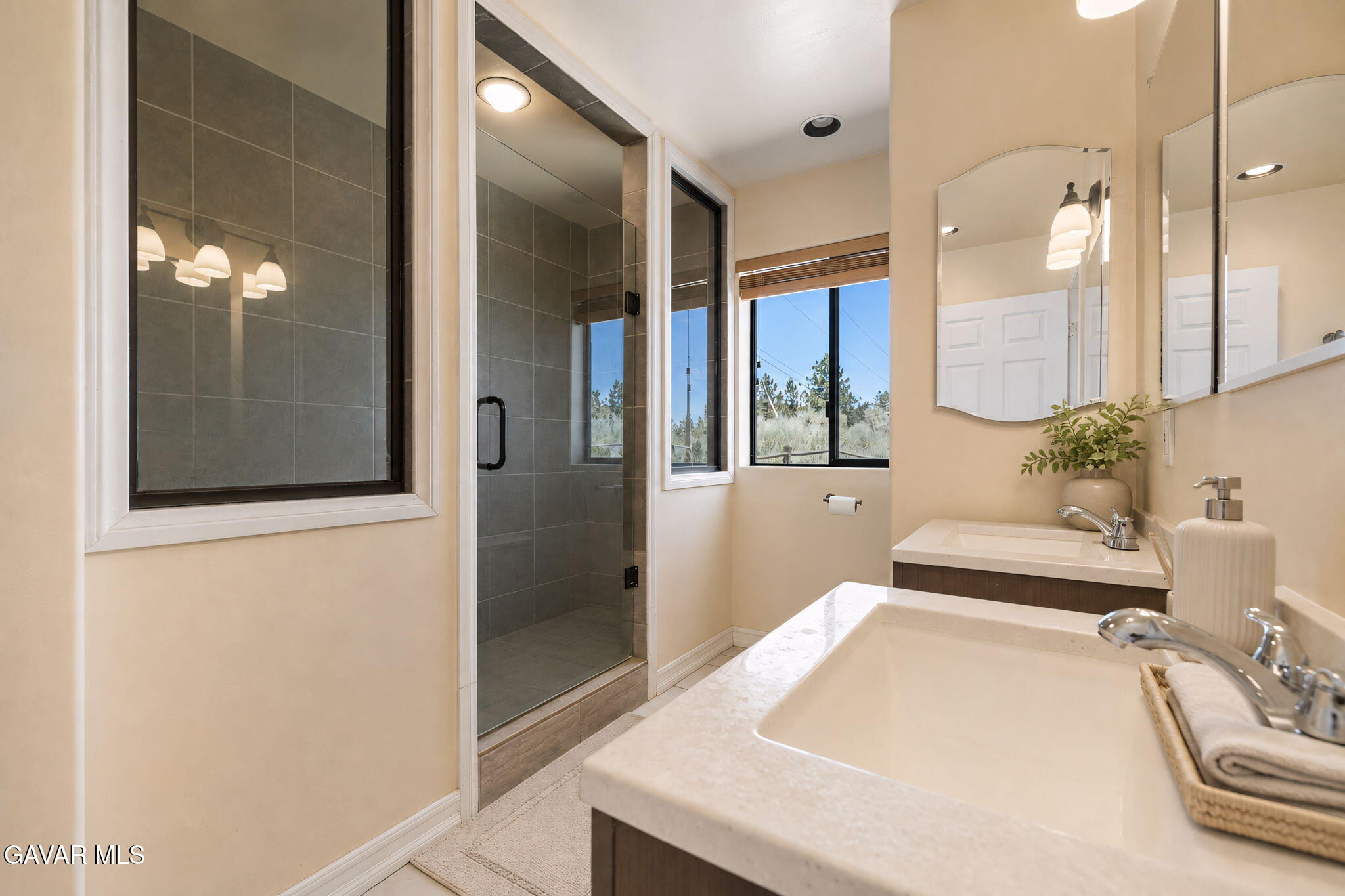 25620 High Rock Court Tehachapi, CA 93561 - Photo 24 of 49 25-web-or-mls-Primary Bathroom copy