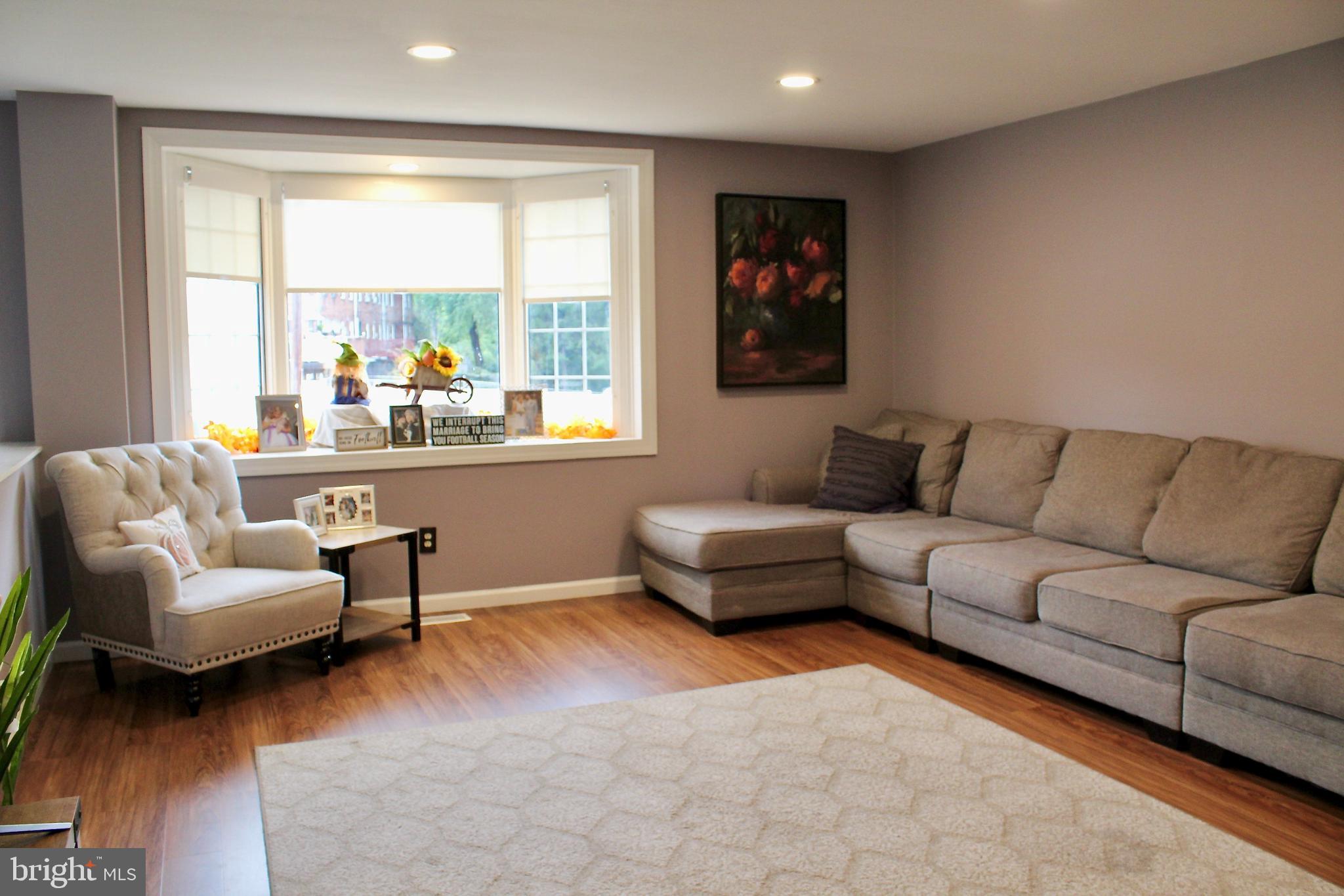 2834 Willits Road Philadelphia, PA 19136 - Photo 3 of 29 Large bay window