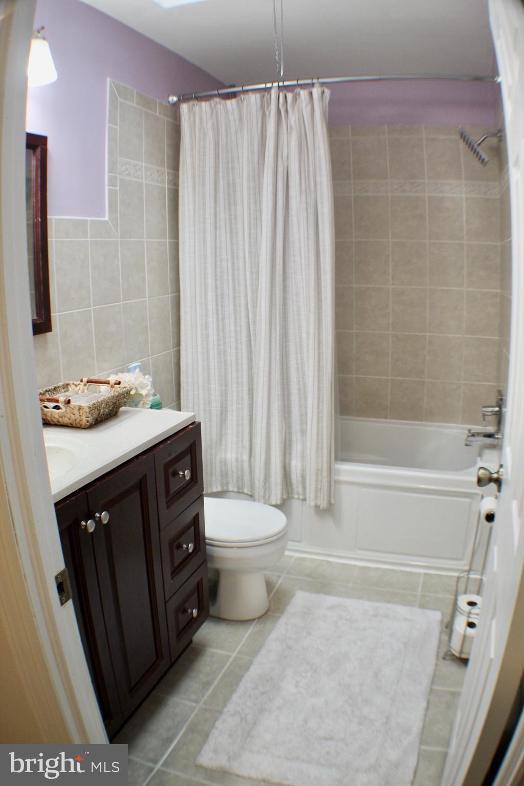 2834 Willits Road Philadelphia, PA 19136 - Photo 22 of 29 Upstairs bathroom