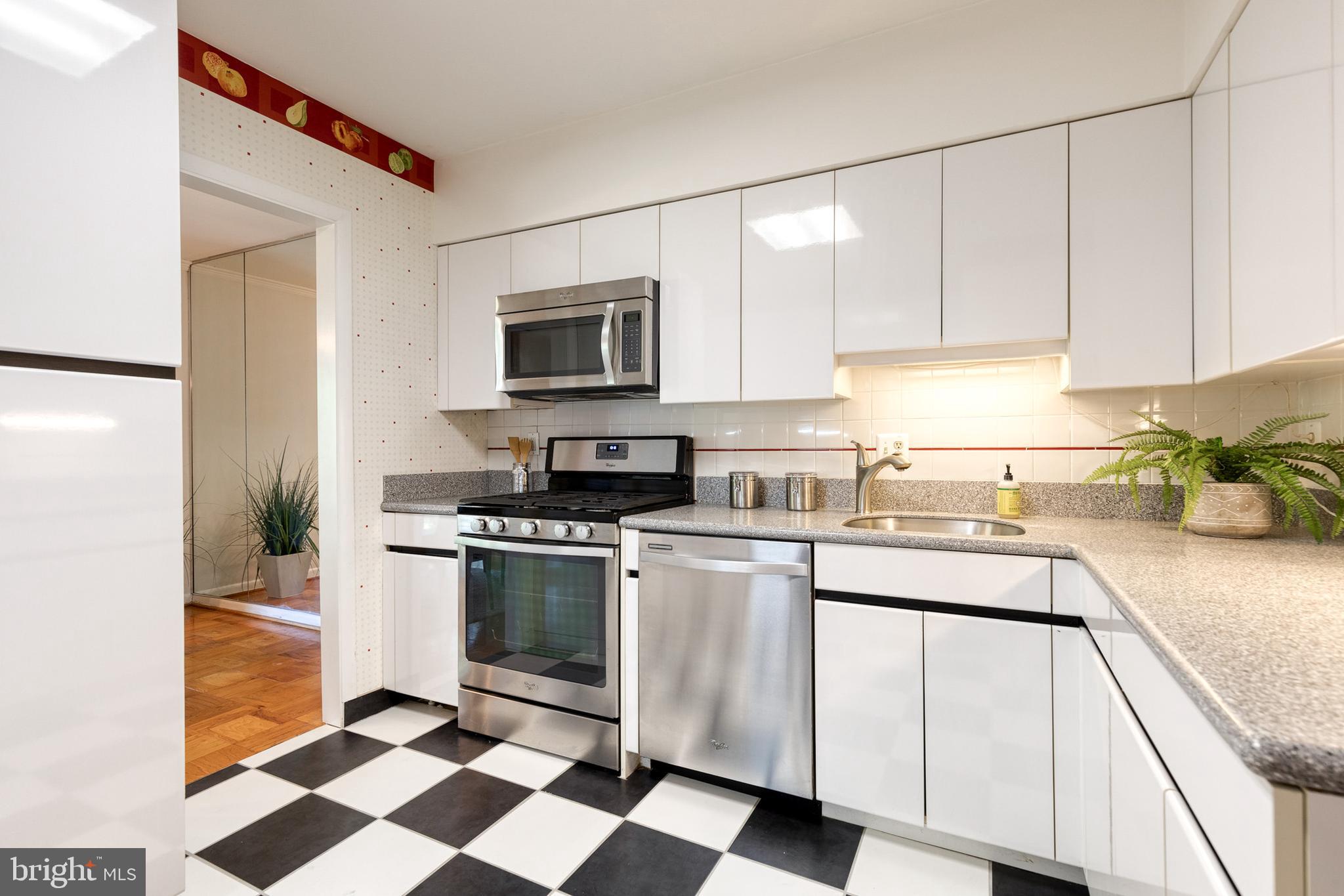 15 Cross Keys Road, Unit 15E Baltimore, MD 21210 - Photo 11 of 23