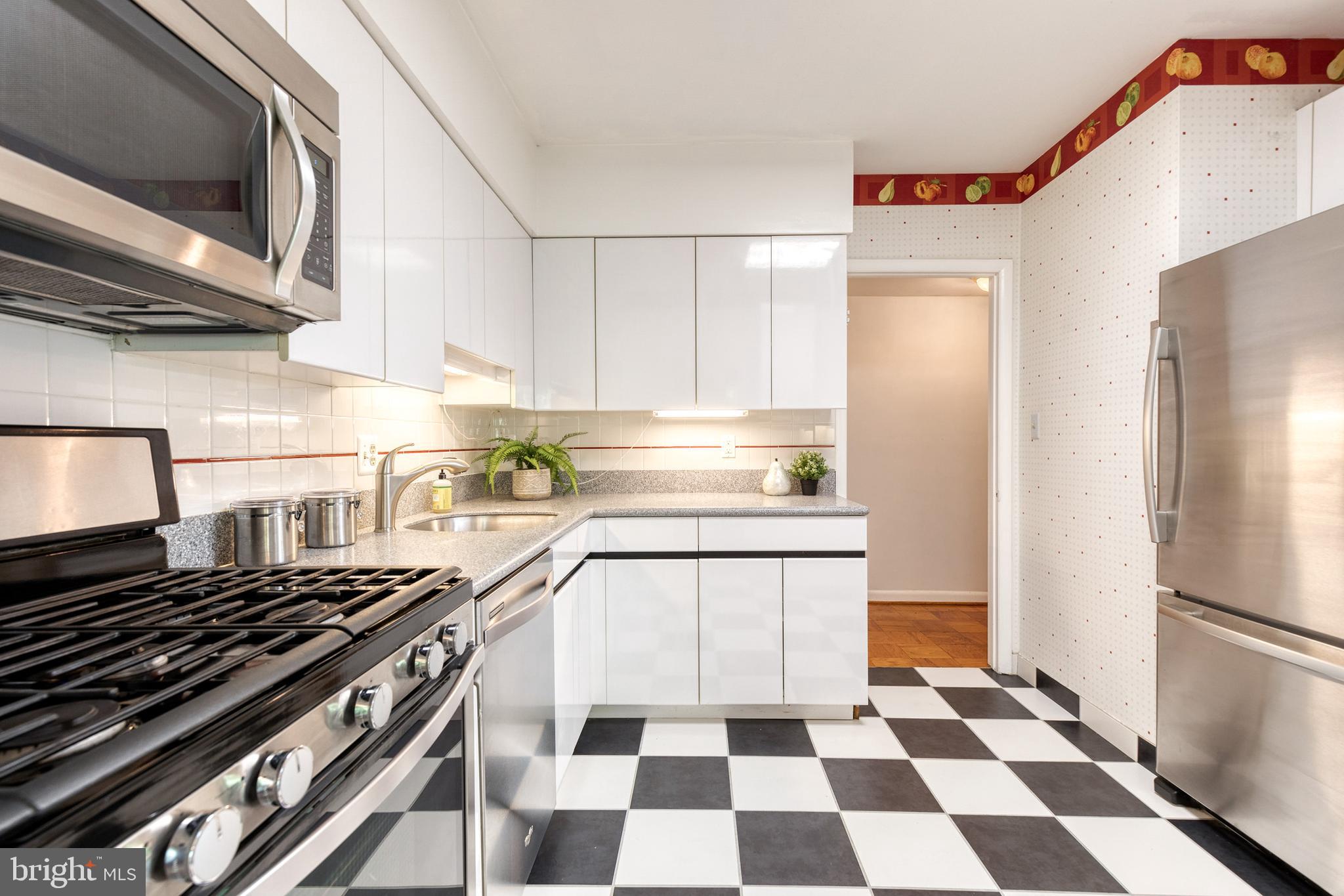 15 Cross Keys Road, Unit 15E Baltimore, MD 21210 - Photo 7 of 23