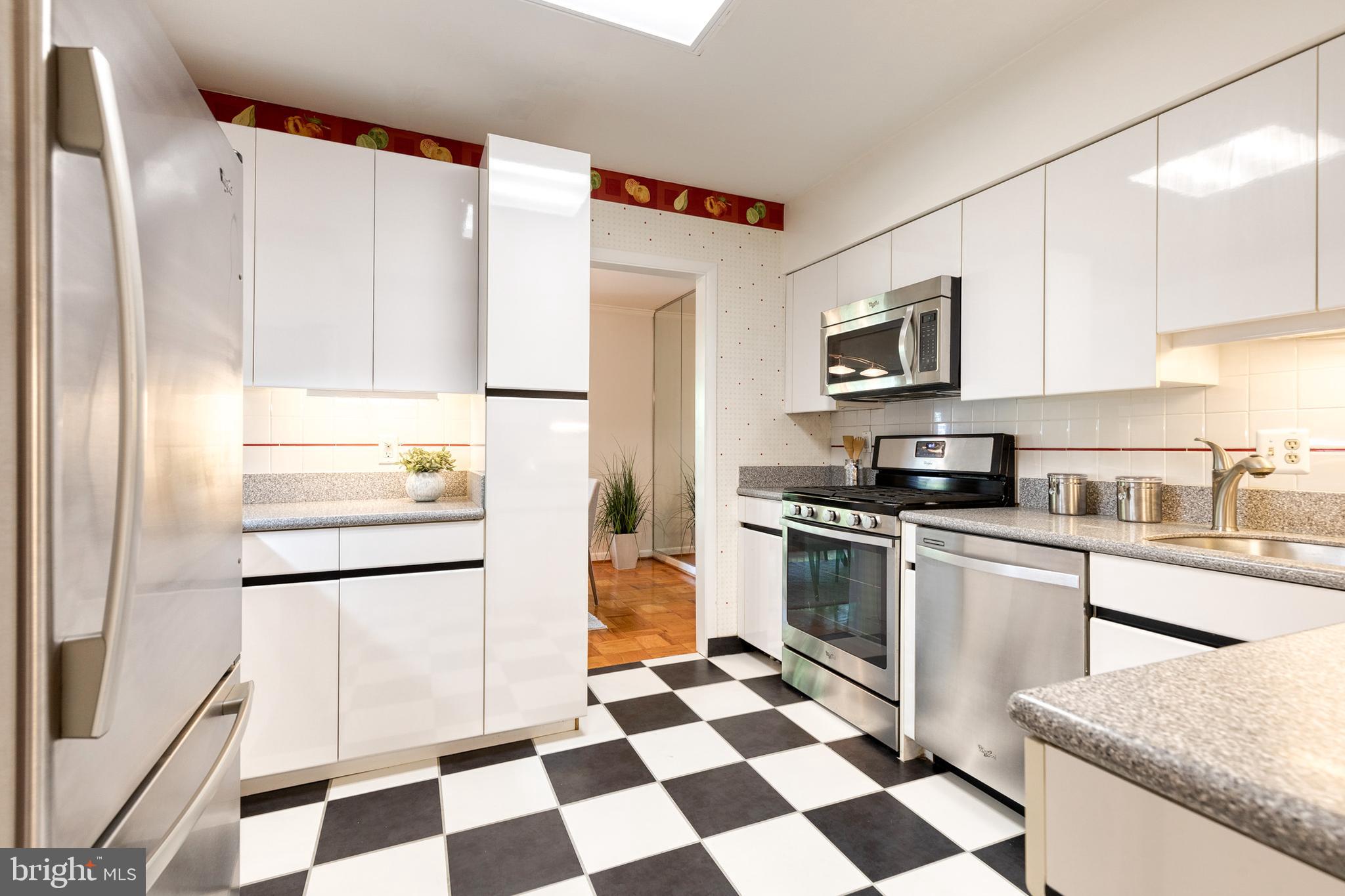 15 Cross Keys Road, Unit 15E Baltimore, MD 21210 - Photo 10 of 23