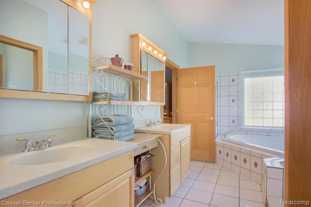 3576 Hunt Road Lapeer, MI 48446 - Photo 12 of 39