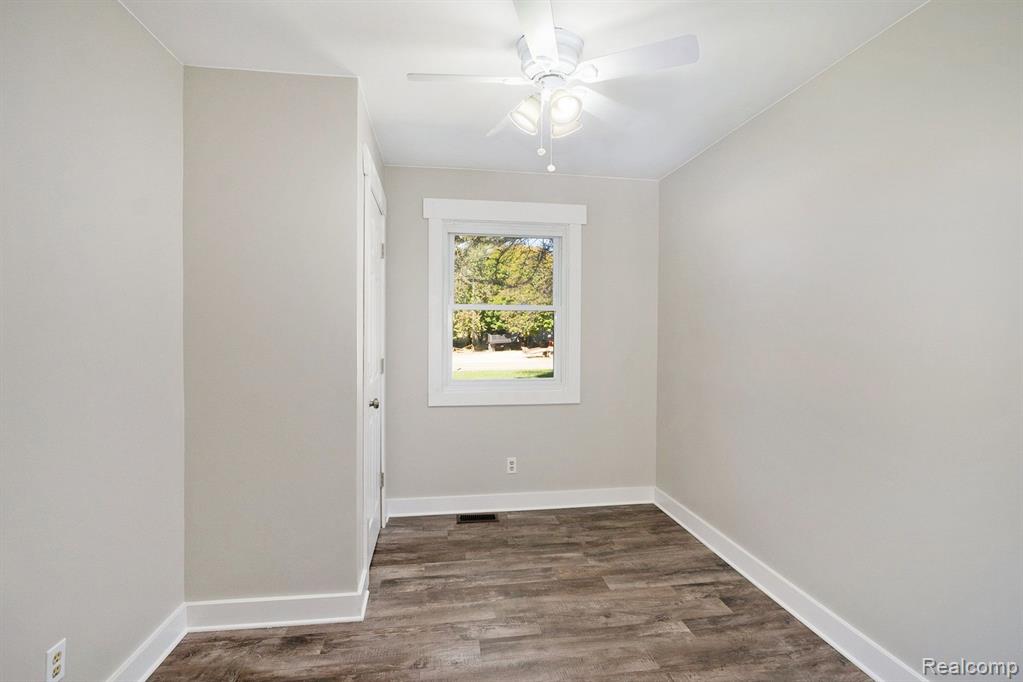 7530 Bennett Lake Road Fenton, MI 48430 - Photo 15 of 24