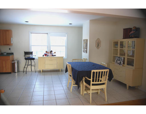 17 Symphony Road Peabody, MA 01960 - Photo 4 of 20 Gallery Image 4
