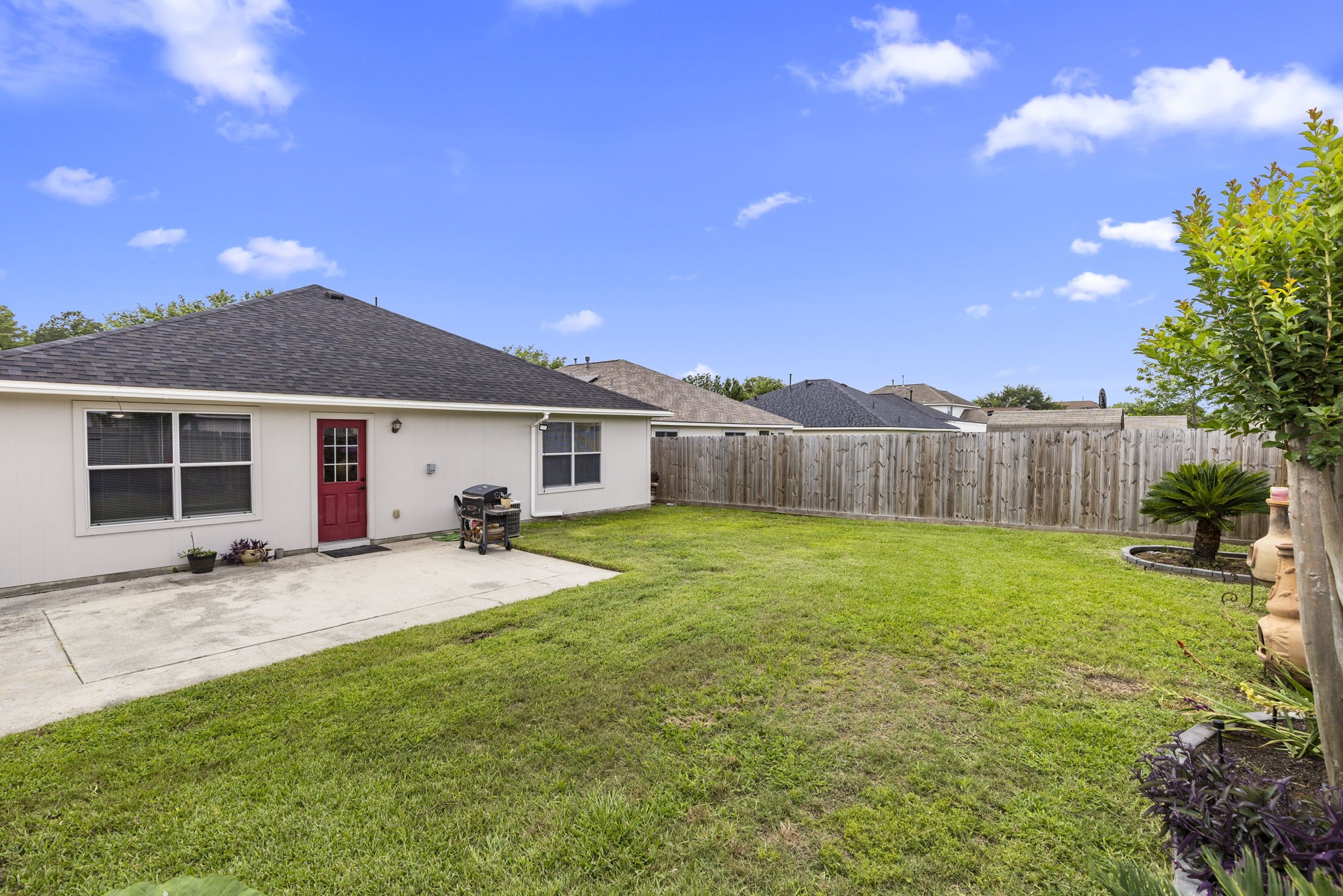 29106 Foxingham Circle Spring, TX 77386 - Photo 31 of 47 a house view with a garden space