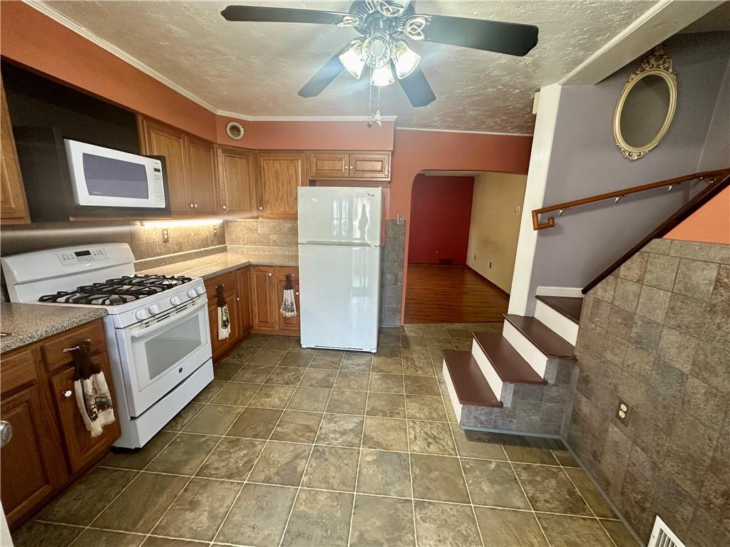 1546 Glenn Way McKees Rocks, PA 15136 - Photo 8 of 39 Gallery Image 8