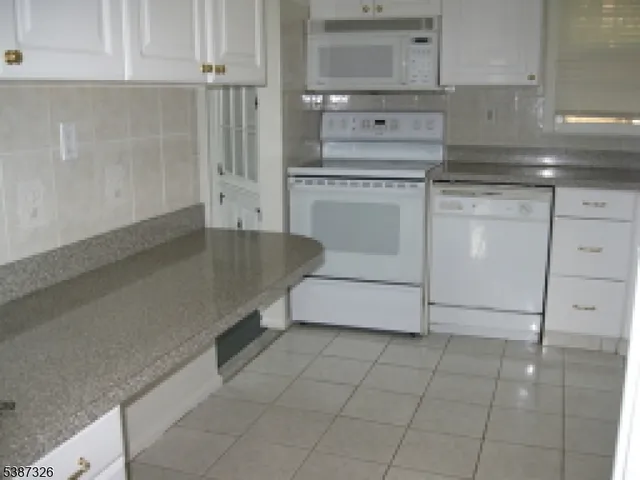 $3,900 | 340 Livingston Avenue, New Providence, NJ 07974