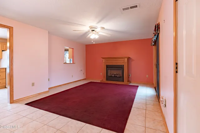 $1,650 | 43 Commons Drive, East Greenbush, NY 12061