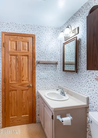 $1,650 | 43 Commons Drive, East Greenbush, NY 12061