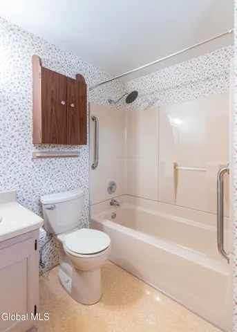 $1,650 | 43 Commons Drive, East Greenbush, NY 12061