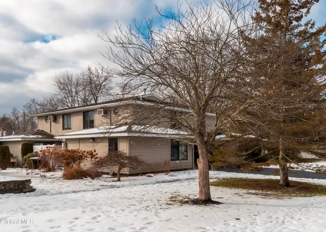 $1,650 | 43 Commons Drive, East Greenbush, NY 12061