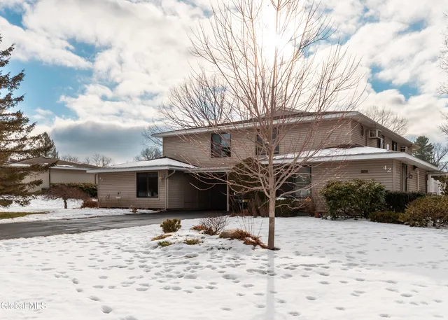 $1,650 | 43 Commons Drive, East Greenbush, NY 12061