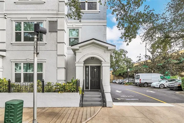 $2,400 | 204 East South Street, Unit 1055, Orlando, FL 32801