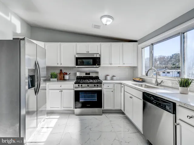 $379,900 | 906 Scotts Hill Drive, Pikesville, MD 21208