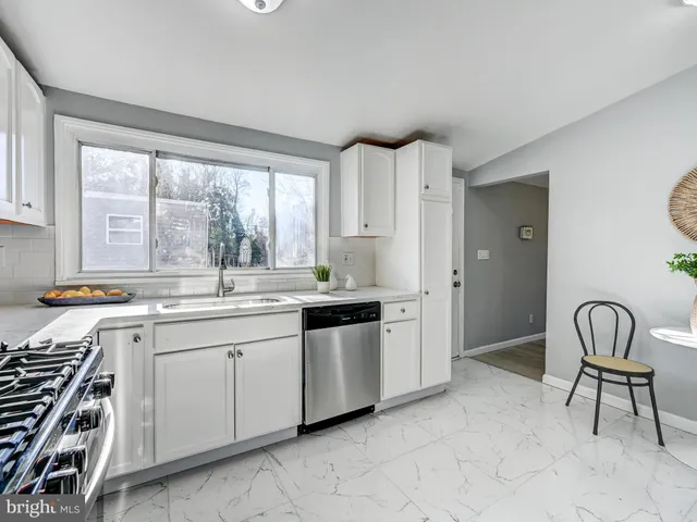 $379,900 | 906 Scotts Hill Drive, Pikesville, MD 21208