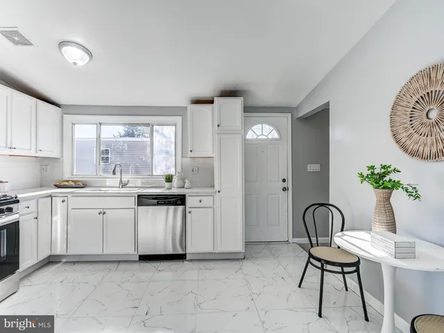 $379,900 | 906 Scotts Hill Drive, Pikesville, MD 21208