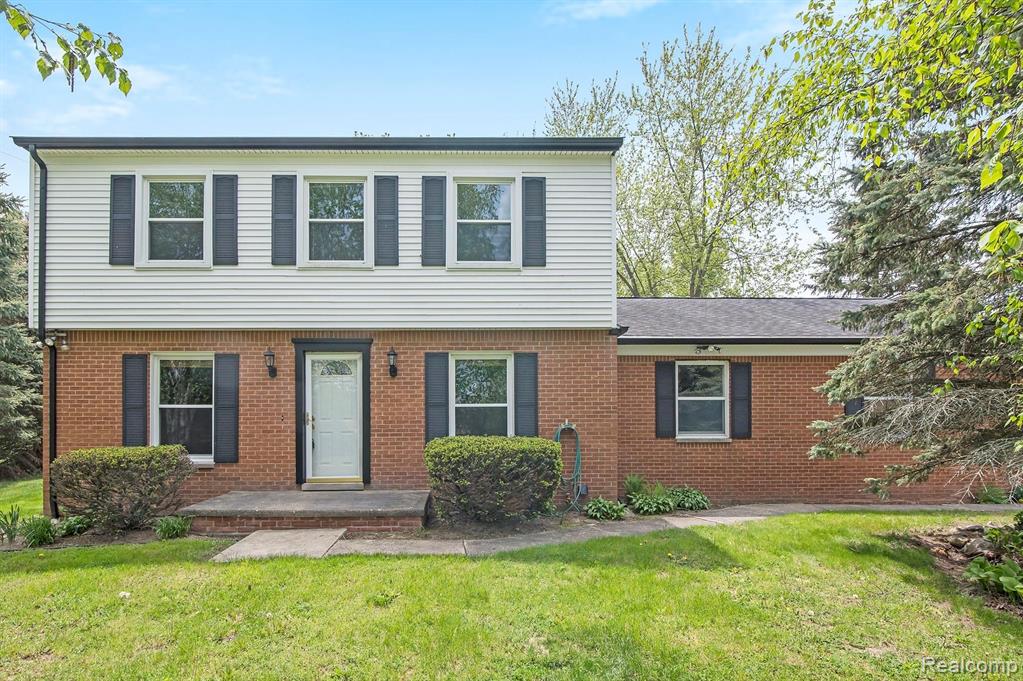 12070 Germany Road Fenton, MI 48430 - Photo 1 of 50