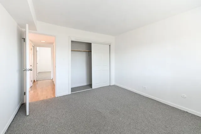 $1,800 | 9457 Bay Colony Drive, Unit 3N, Des Plaines, IL 60016