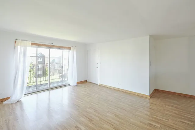 $1,800 | 9457 Bay Colony Drive, Unit 3N, Des Plaines, IL 60016