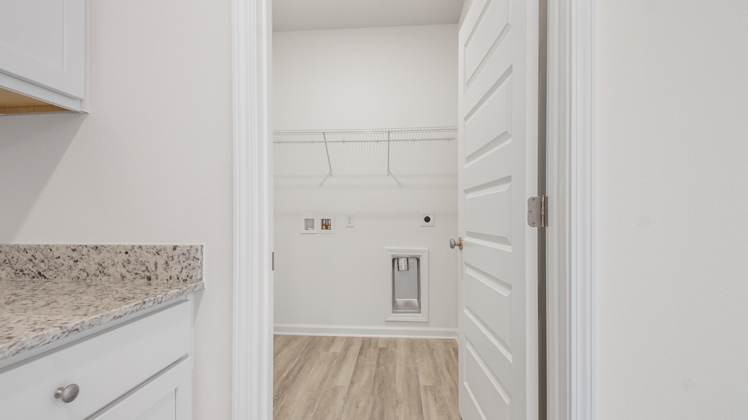 214 Sweetthorn Street Freeport, FL 32439 - Photo 9 of 36 a view of bathroom with bathtub