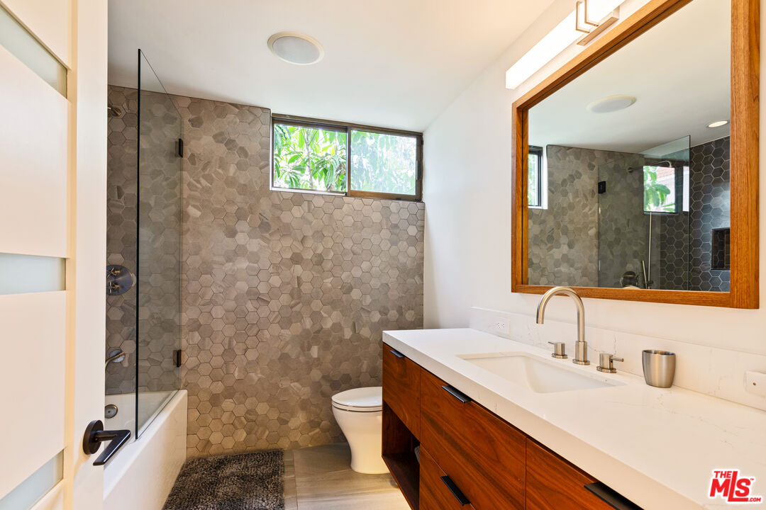 6209 Pacific Avenue, Unit 201 Playa del Rey, CA 90293 - Photo 37 of 48