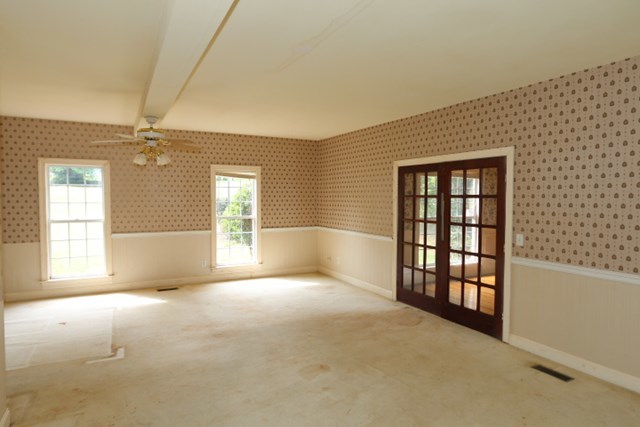 157 Gates Road Lizella, GA 31052 - Photo 14 of 30 an empty room with windows