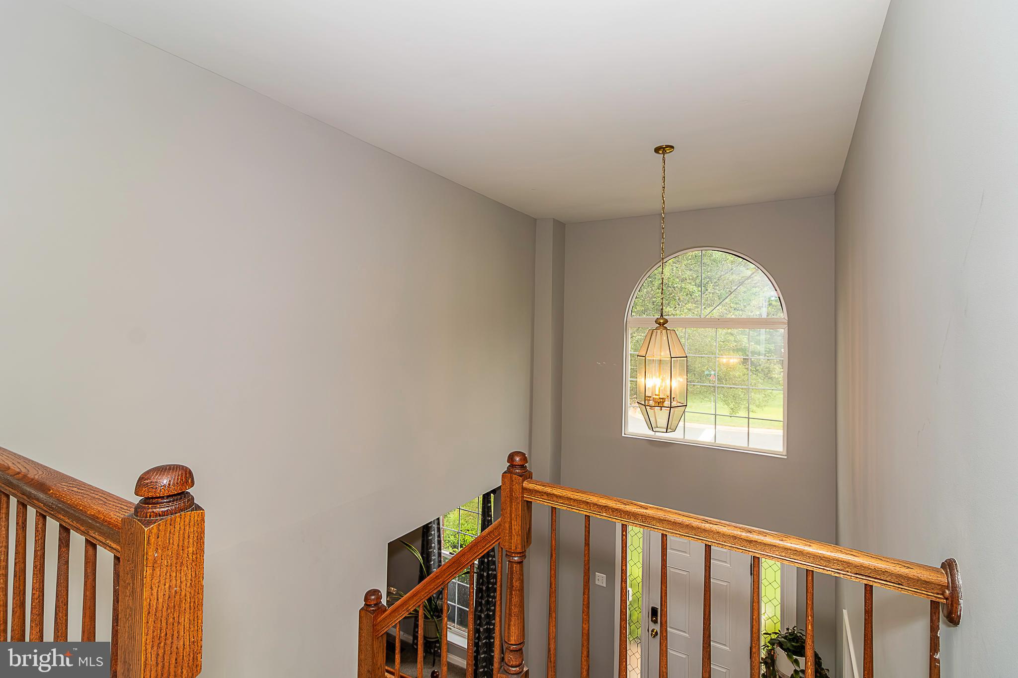 15521 Wheatfield Road Woodbridge, VA 22193 - Photo 22 of 39 Top level landing