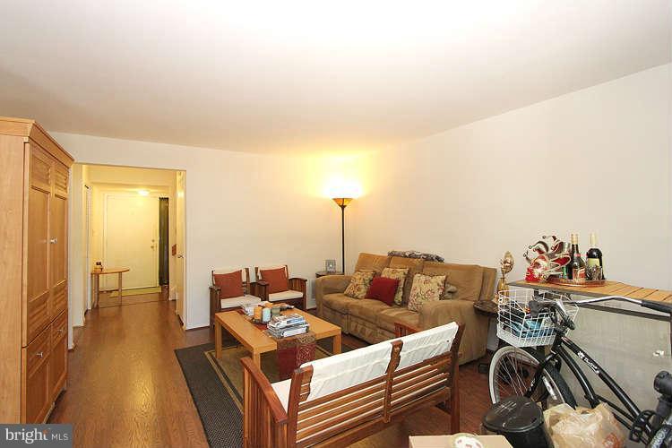 1784 Ivy Oak Square Reston, VA 20190 - Photo 15 of 30 Living Room