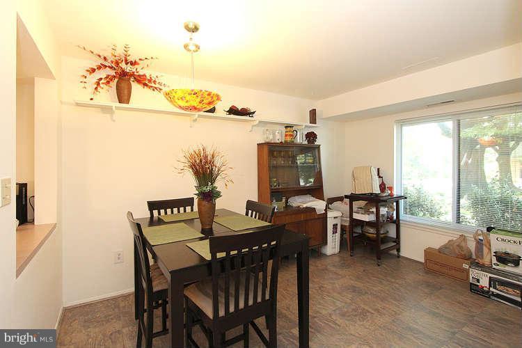 1784 Ivy Oak Square Reston, VA 20190 - Photo 4 of 30 Dining Room
