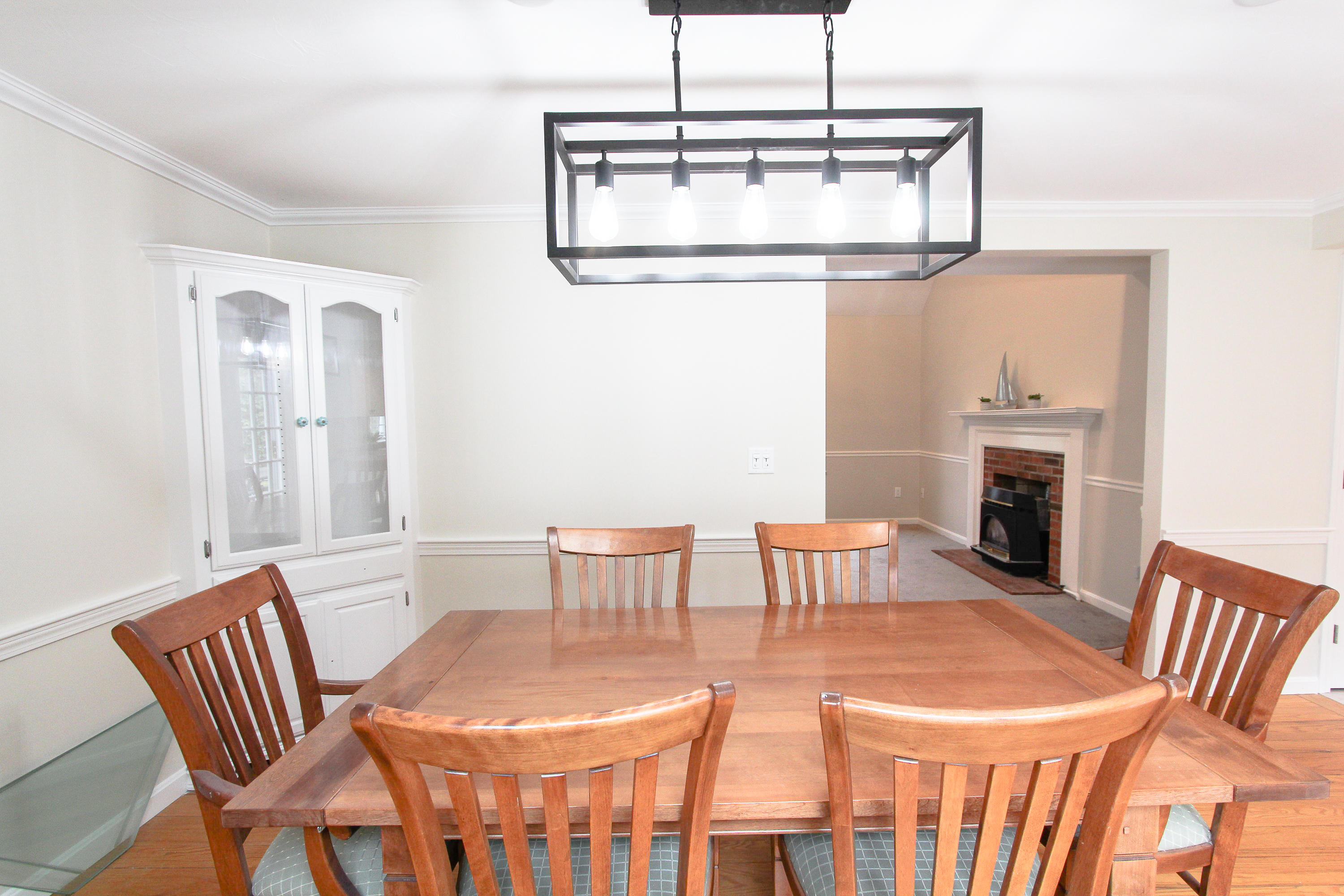 199 Skunknet Road Centerville, MA 02632 - Photo 12 of 37 a view of a dining room with furniture