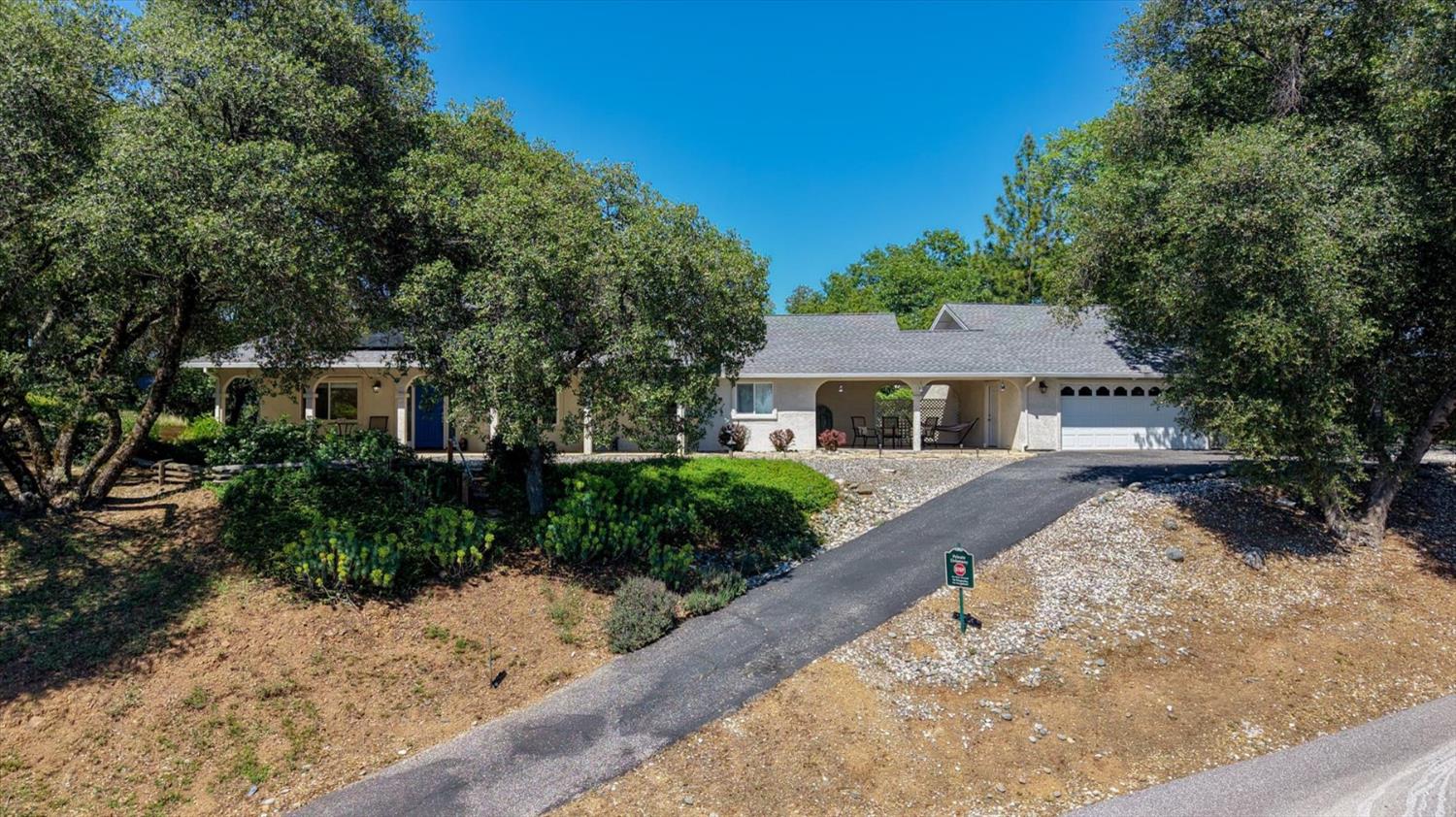 18639 Fay Ridge Court Grass Valley, CA 95949 - Photo 2 of 99 a front view of house with a yard