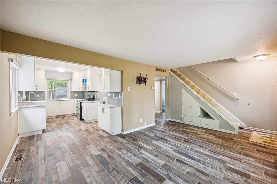23914 Knickerbocker Road Bay Village, OH 44140 - Photo 8 of 33 Gallery Image 8