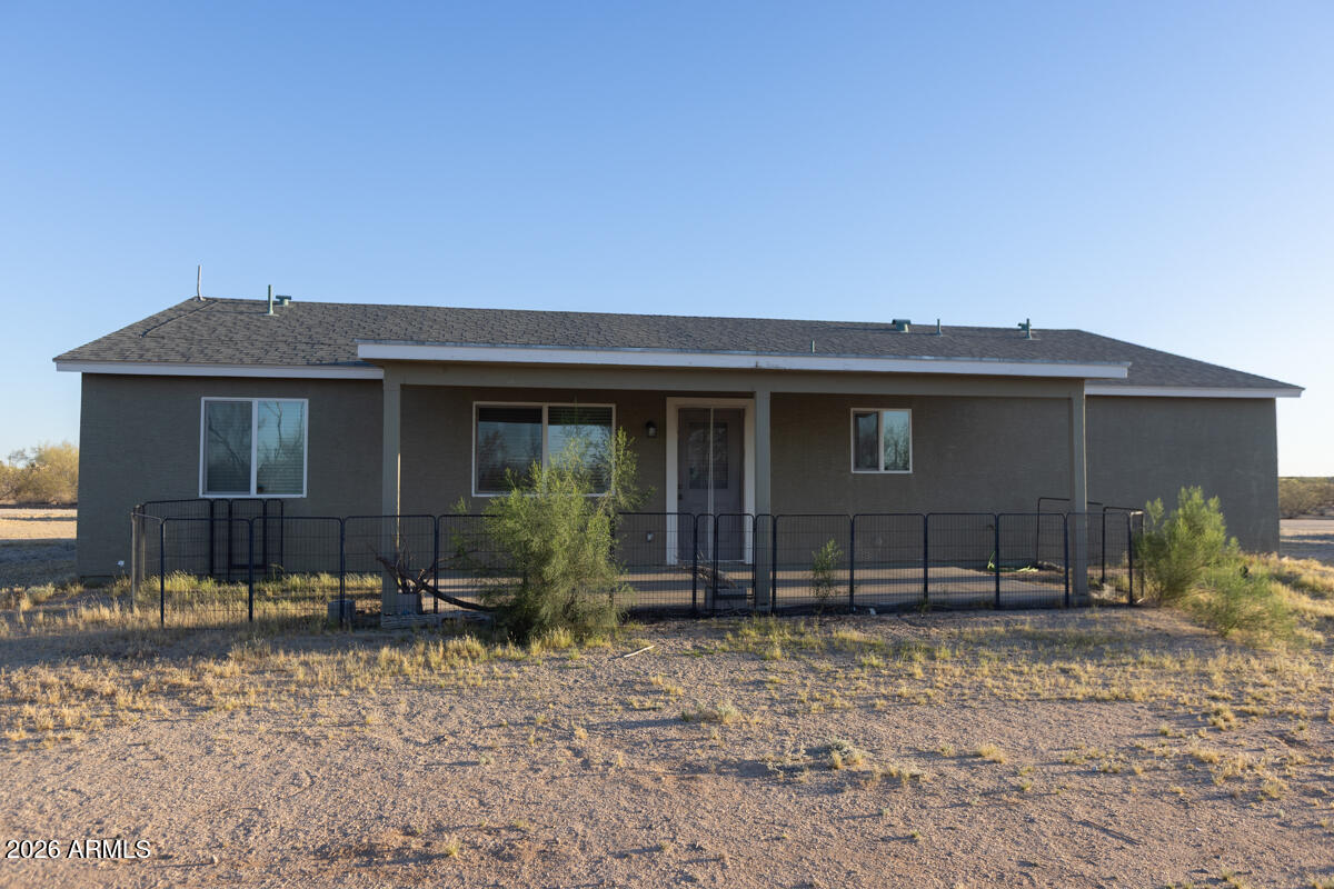 24638 East Bartlett Road Florence, AZ 85132 - Photo 9 of 21 a front view of a house with garden
