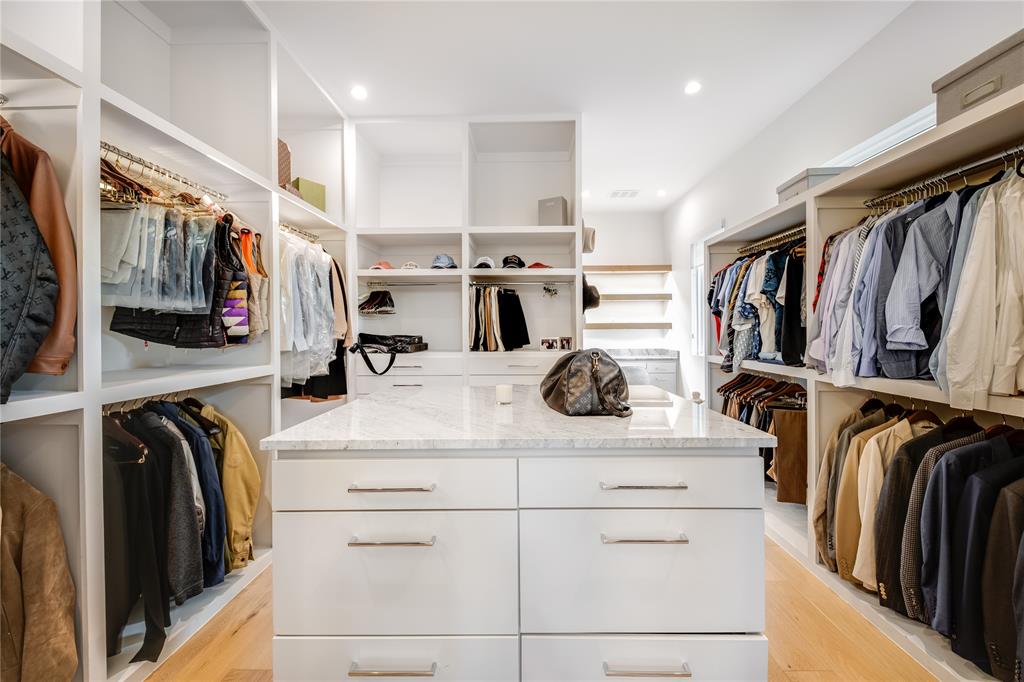 5531 Goodwin Avenue Dallas, TX 75206 - Photo 29 of 39 Walk in closet featuring light wood-type flooring