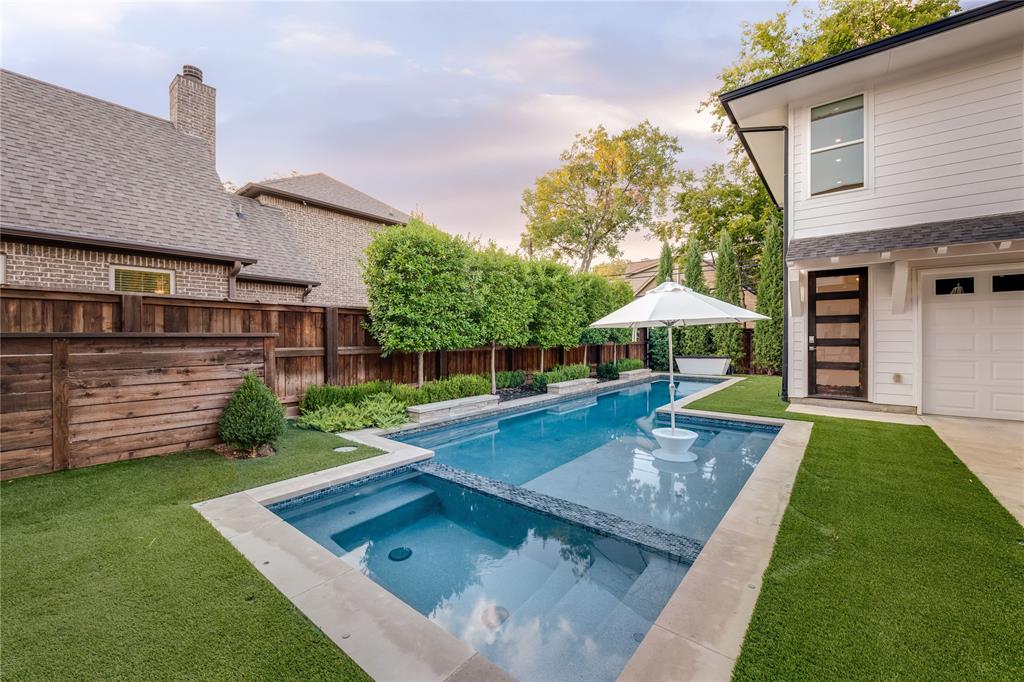 5531 Goodwin Avenue Dallas, TX 75206 - Photo 35 of 39 Combined pool / hot tub featuring a patio area and a fenced backyard