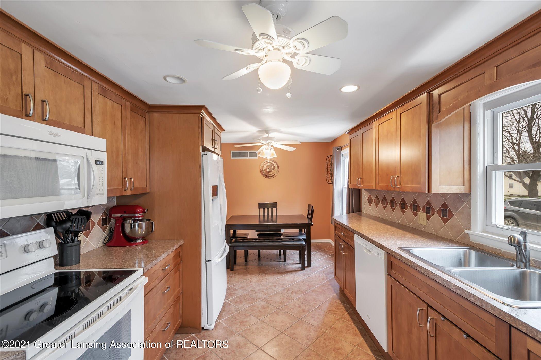 817 Bretton Road Lansing, MI 48917 - Photo 16 of 36 15-817 Bretton Rd-windowstill-real-