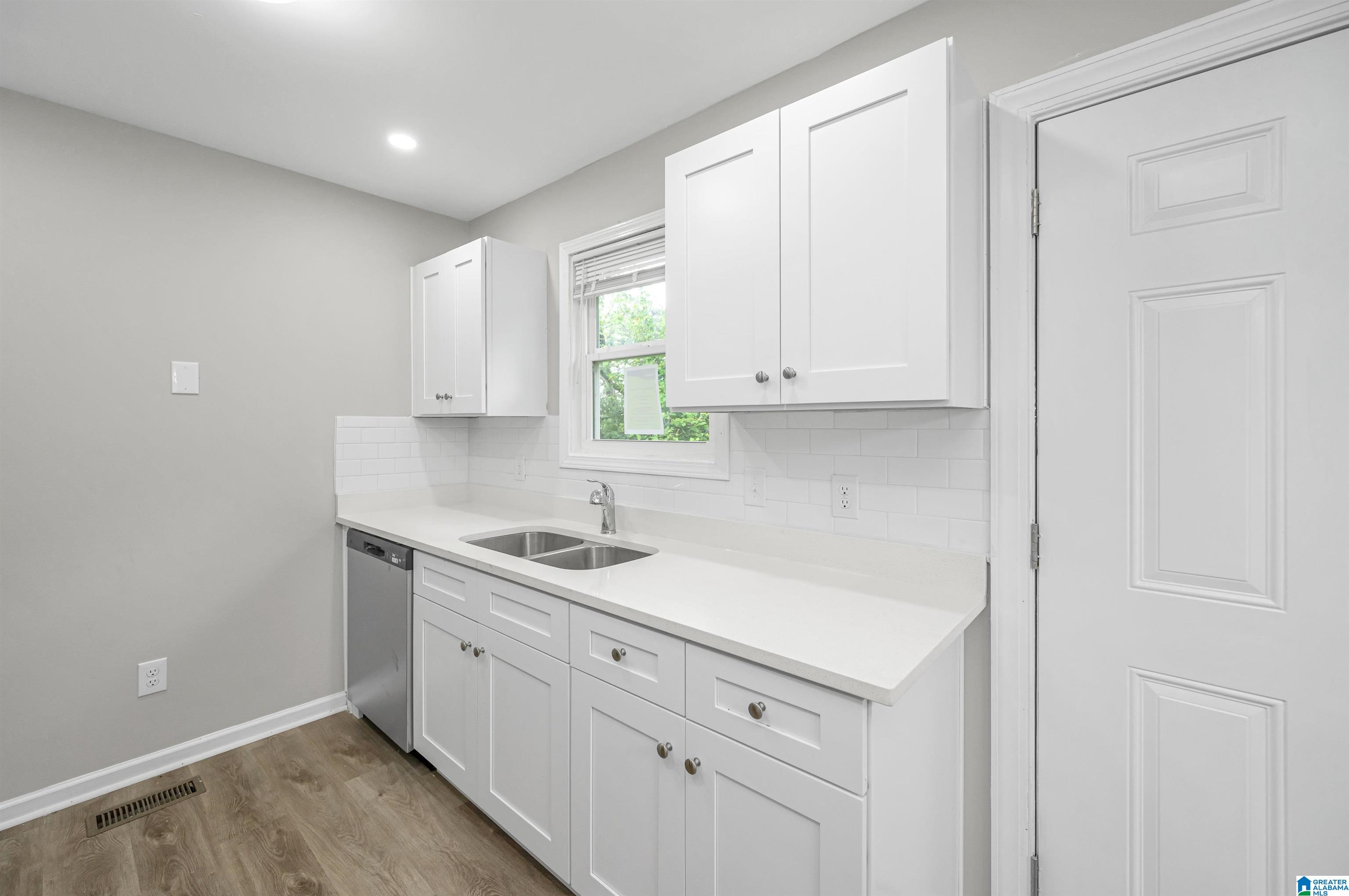 208 6th Street Docena, AL 35060 - Photo 9 of 24