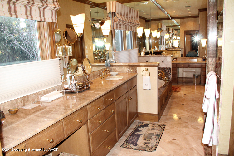 8 Edgewater Drive Amarillo, TX 79106 - Photo 20 of 41 a kitchen with sink and cabinets