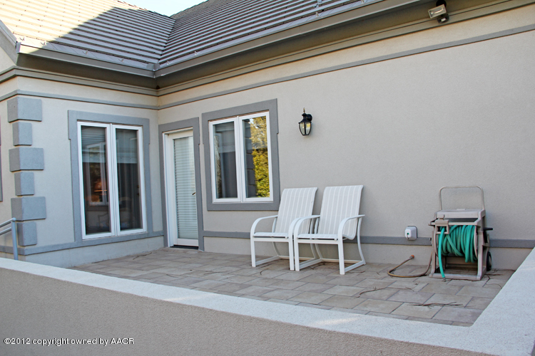 8 Edgewater Drive Amarillo, TX 79106 - Photo 31 of 41 a view of a chairs and table in a patio