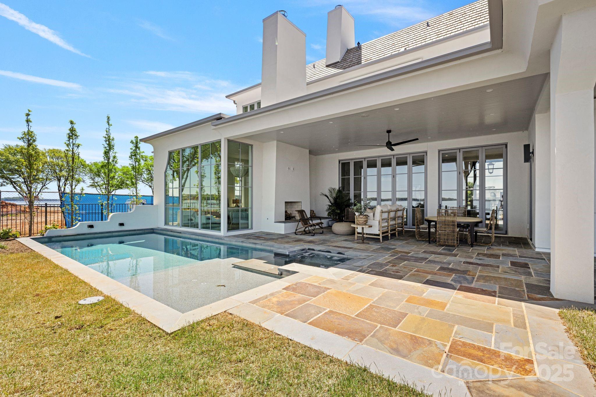 8397 Ranger Island Marina Road Denver, NC 28037 - Photo 15 of 48 a view of a living room and kitchen
