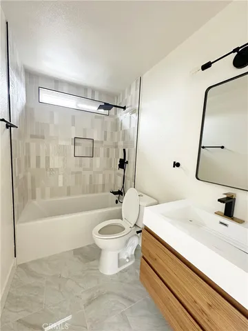 $1,995,000 | 17412 Dairyview Circle, Huntington Beach, CA 92647