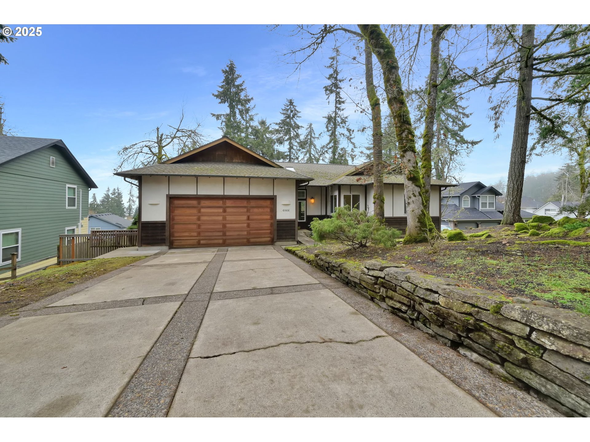6866 Jessica Drive Springfield, OR 97478 - Photo 3 of 41