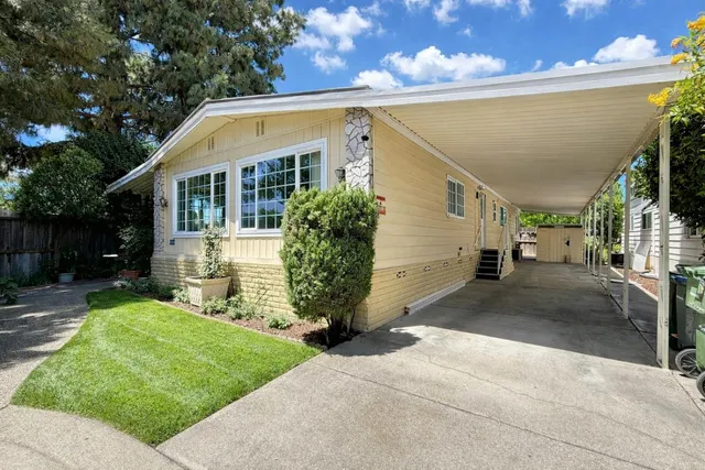 a view of a back yard of the house
