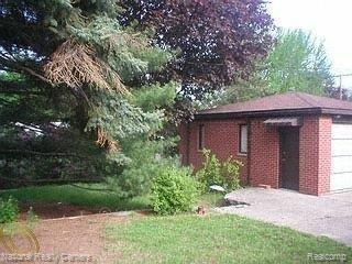 22980 Farmington Road Farmington, MI 48336 - Photo 11 of 11 garage